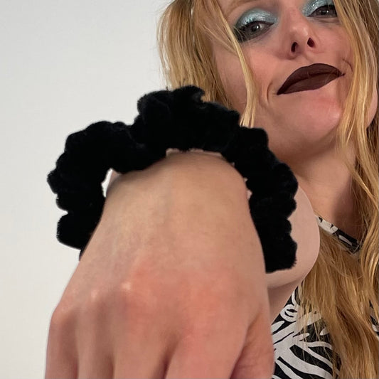 Scrunchie / Black Velvet