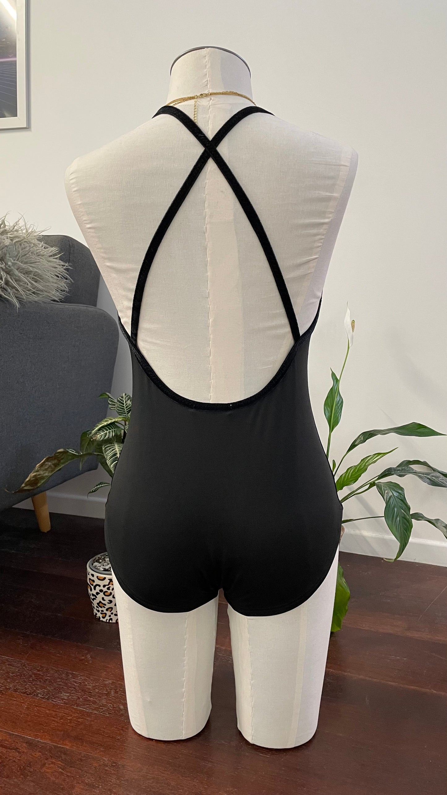 Backless One Piece / L / Black with velvet binding