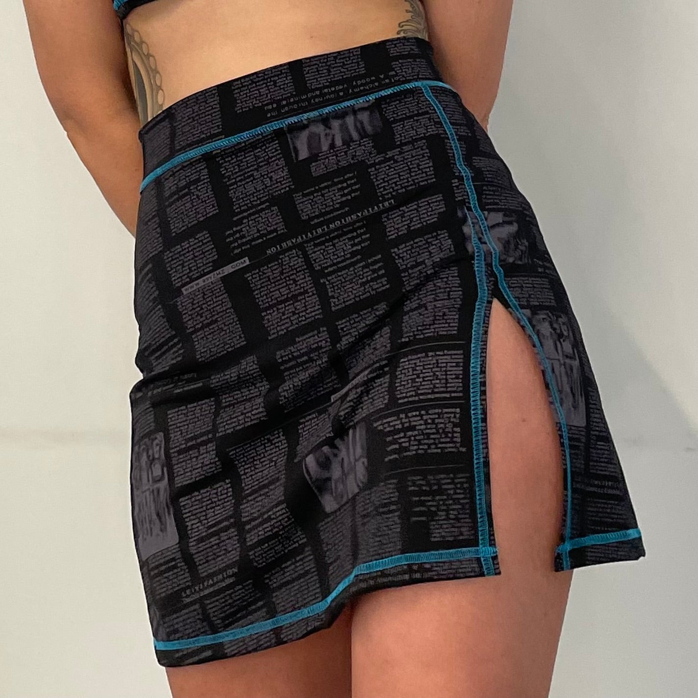 Single Slit Skirt / L / Newsprint